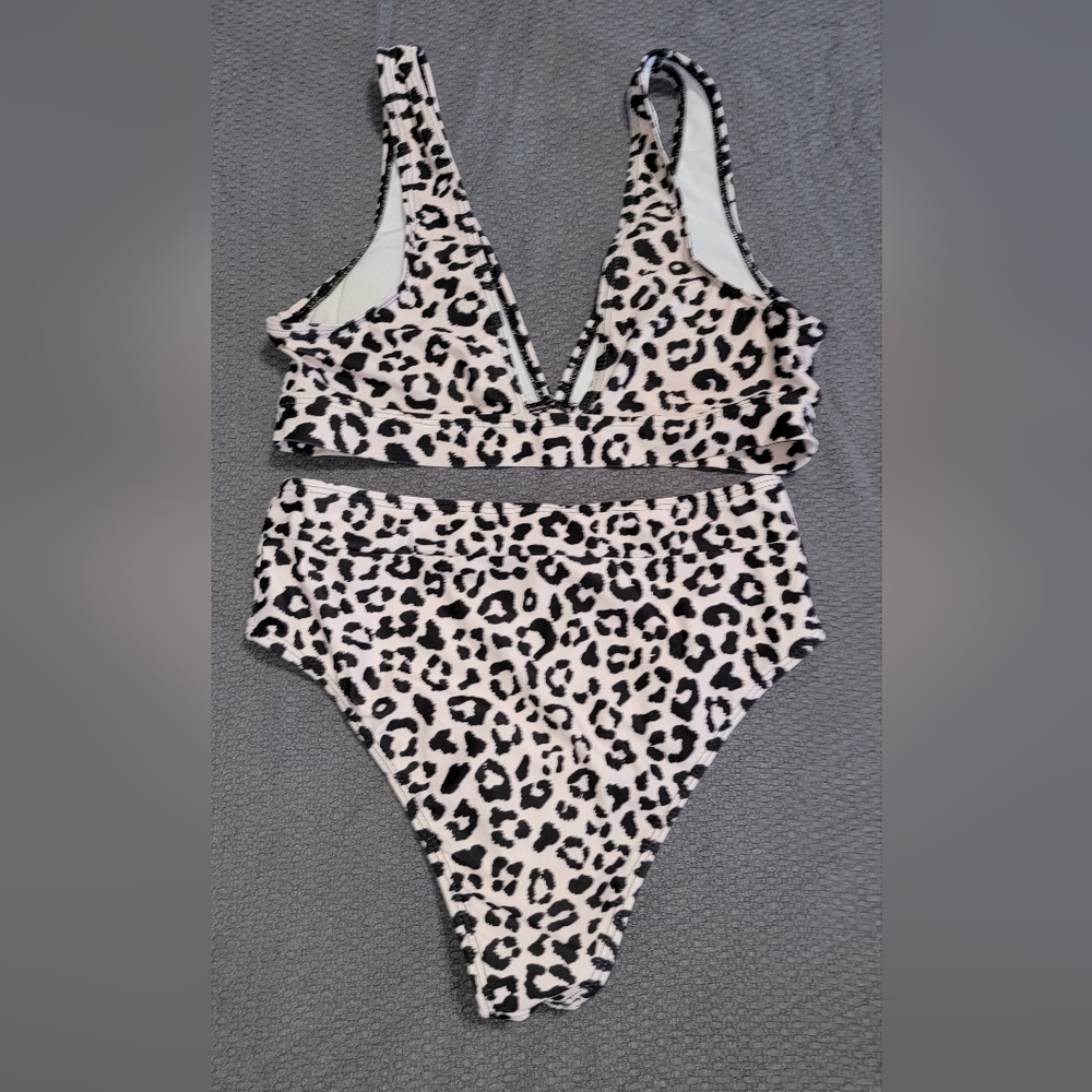 Leopard print bikini - Picture 3 of 3